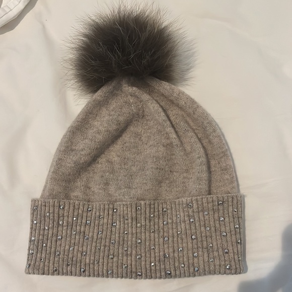 Cream/grey cashmere hat - Picture 2 of 3